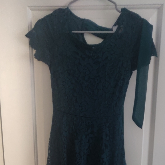 Long green lace prom dress - Picture 1 of 3